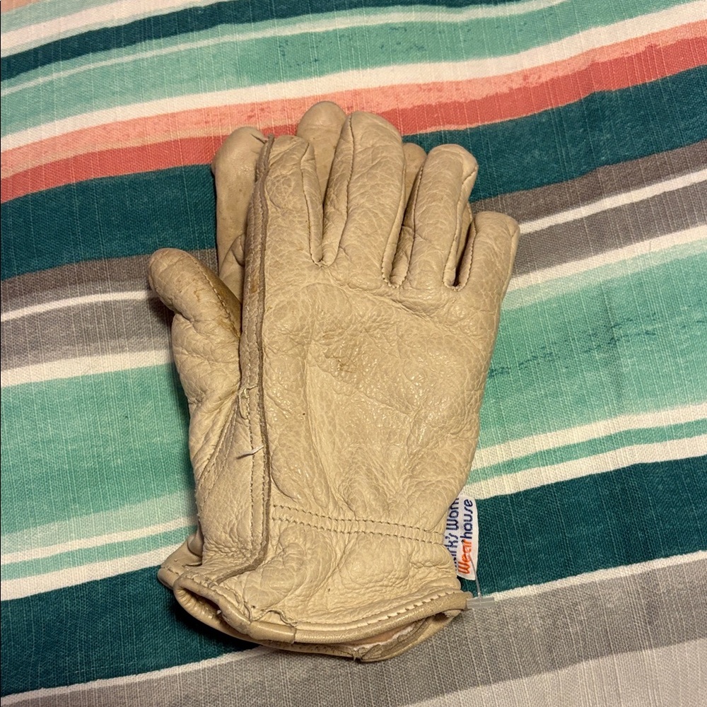 Women’s Beige Leather Gloves